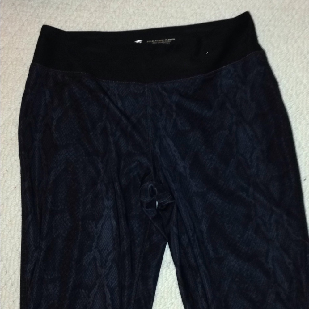 Snake skin print cropped leggings